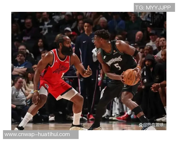 凯尔特人对决火箭NBA赛场精彩对抗引发球迷热议